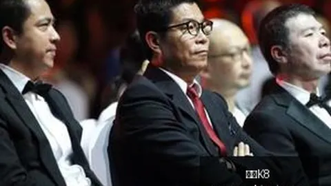 英雄联盟世界赛倒计时，中国队备战激昂